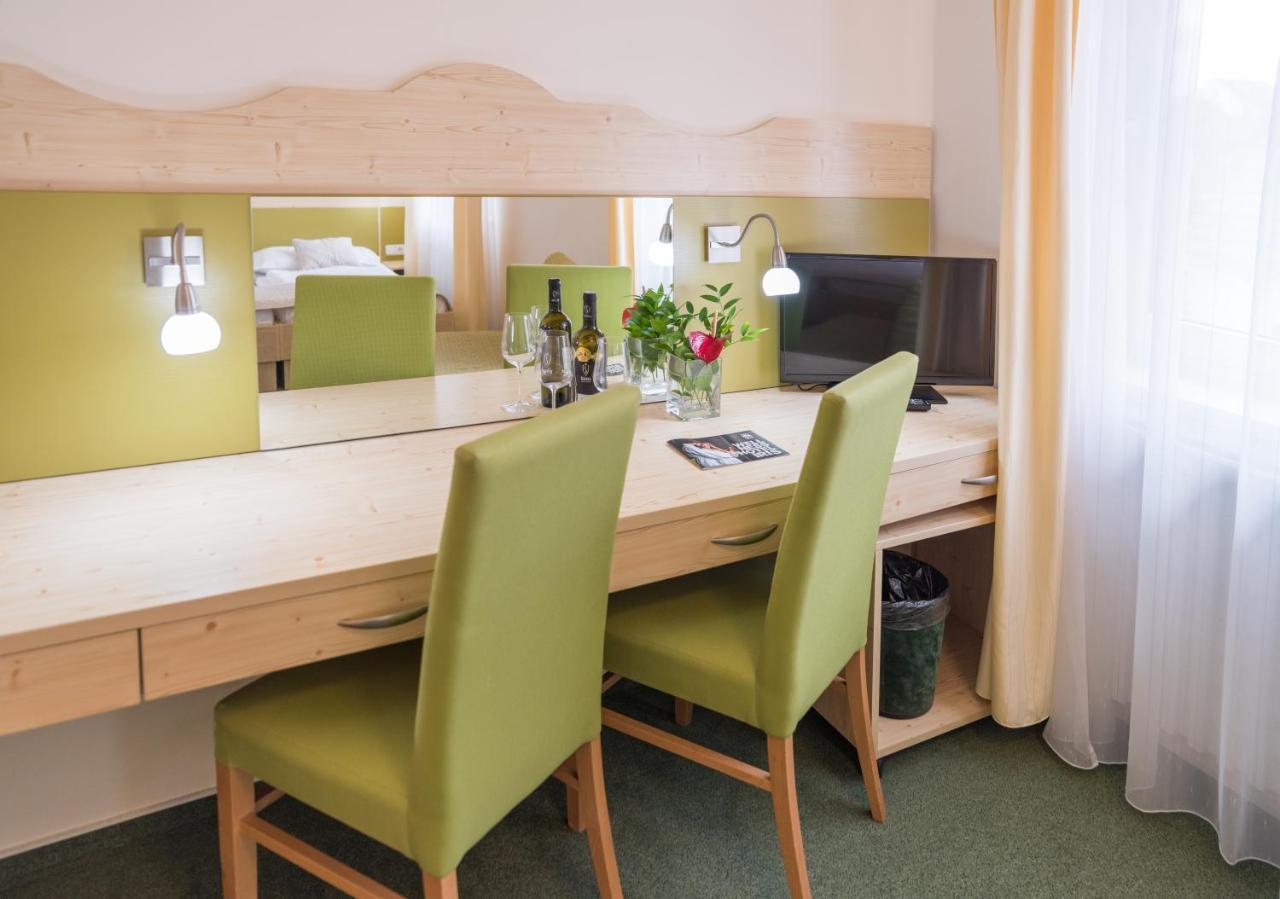 Wellness Hotel Iris Pavlov Luaran gambar