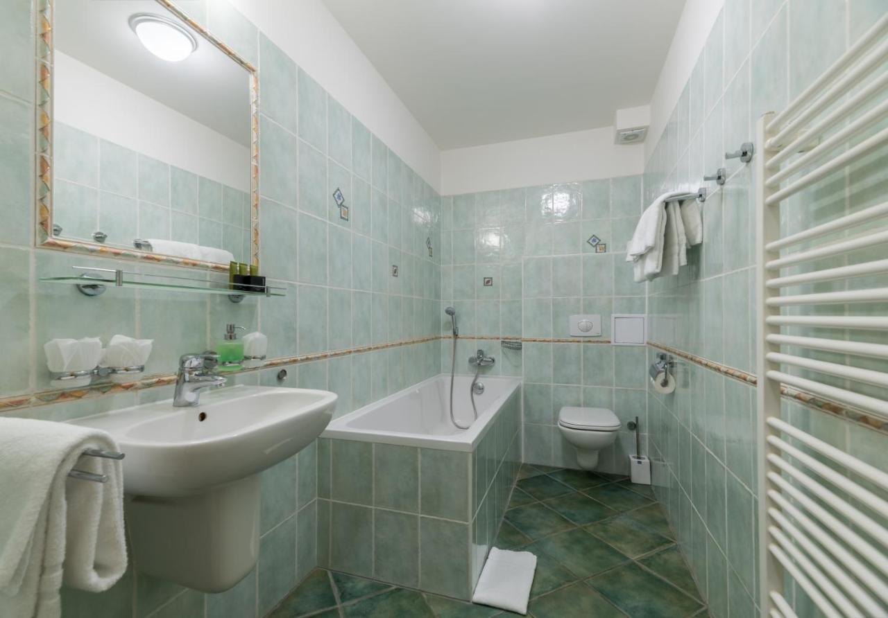 Wellness Hotel Iris Pavlov Luaran gambar